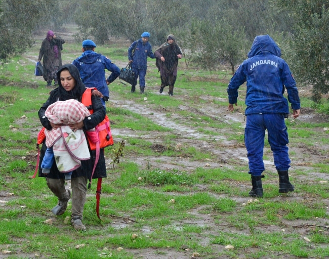 Düzensiz göçmenleri jandarma kurtardı